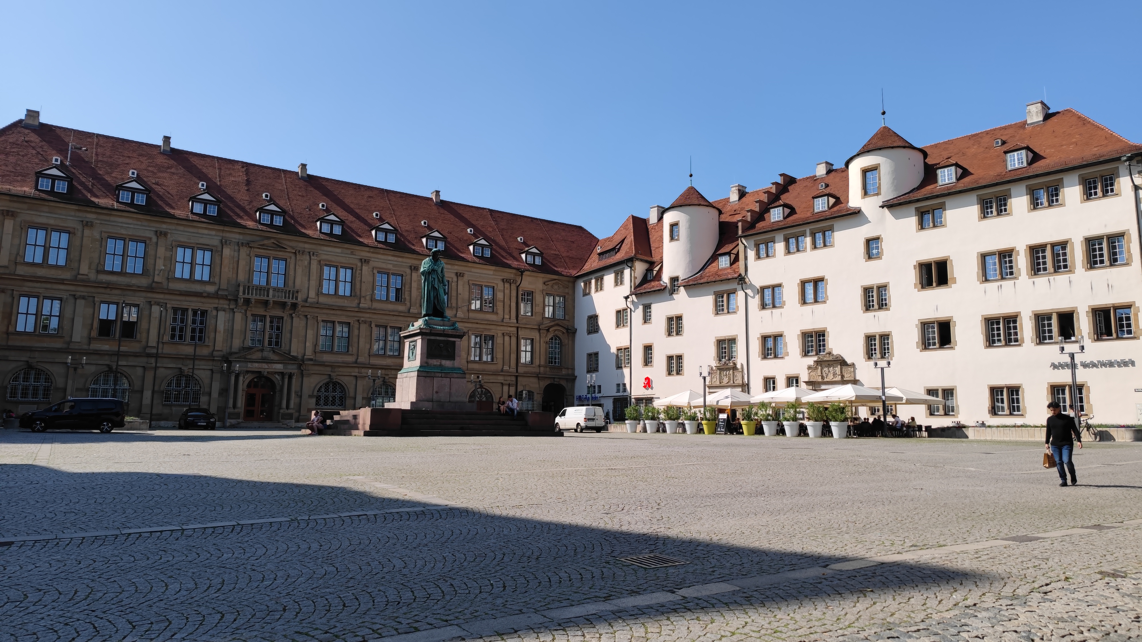 A square in Stuttgart with a statue in the middle.